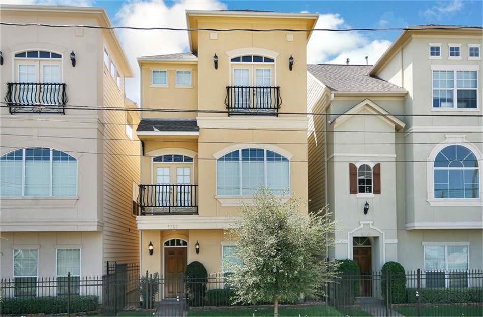 1717 Spring Street Houston, TX 77007 - Photo 1 of 13 Beautiful standalone townhome with a gated shared drive.