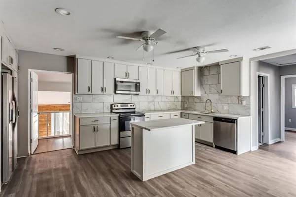 $2,200 | 1612 Woodview Drive, Alvarado, TX 76009