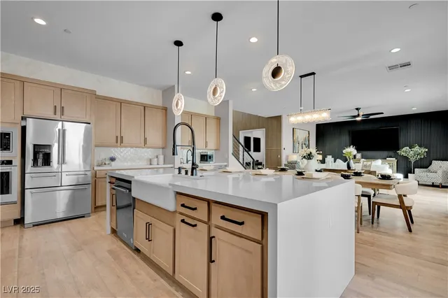 $1,099,999 | 10226 Bismarck Palms Avenue, Las Vegas, NV 89166