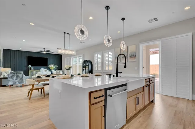 $1,099,999 | 10226 Bismarck Palms Avenue, Las Vegas, NV 89166