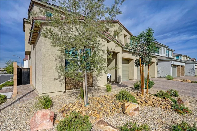 $1,099,999 | 10226 Bismarck Palms Avenue, Las Vegas, NV 89166