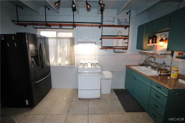 $1,400 | 731 Holmes Lane, Sugarloaf, CA 92386