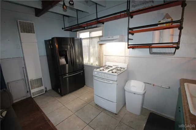 $1,400 | 731 Holmes Lane, Sugarloaf, CA 92386