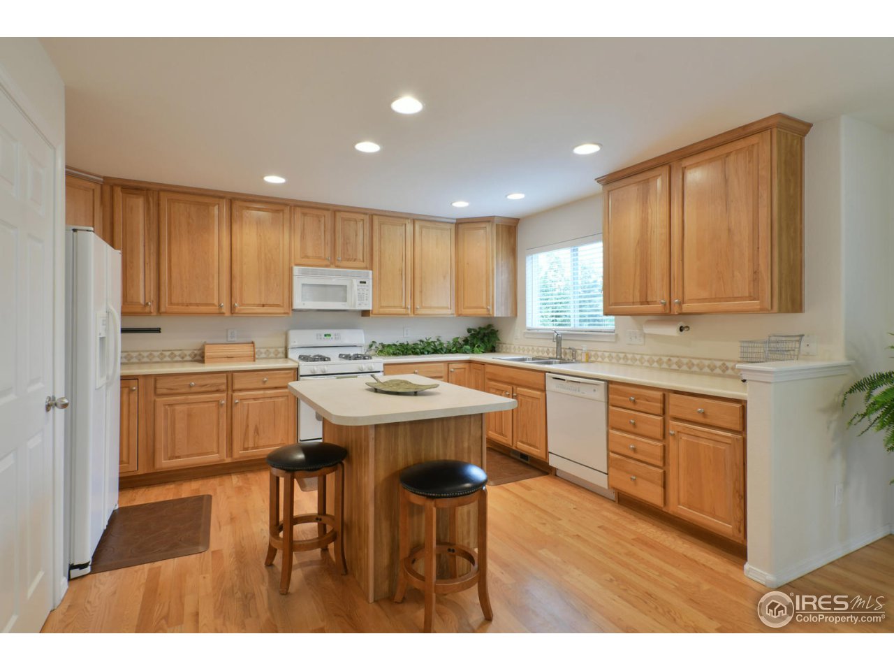 2203 Westchase Road Fort Collins, CO 80528 - Photo 10 of 36 Large Kitchen