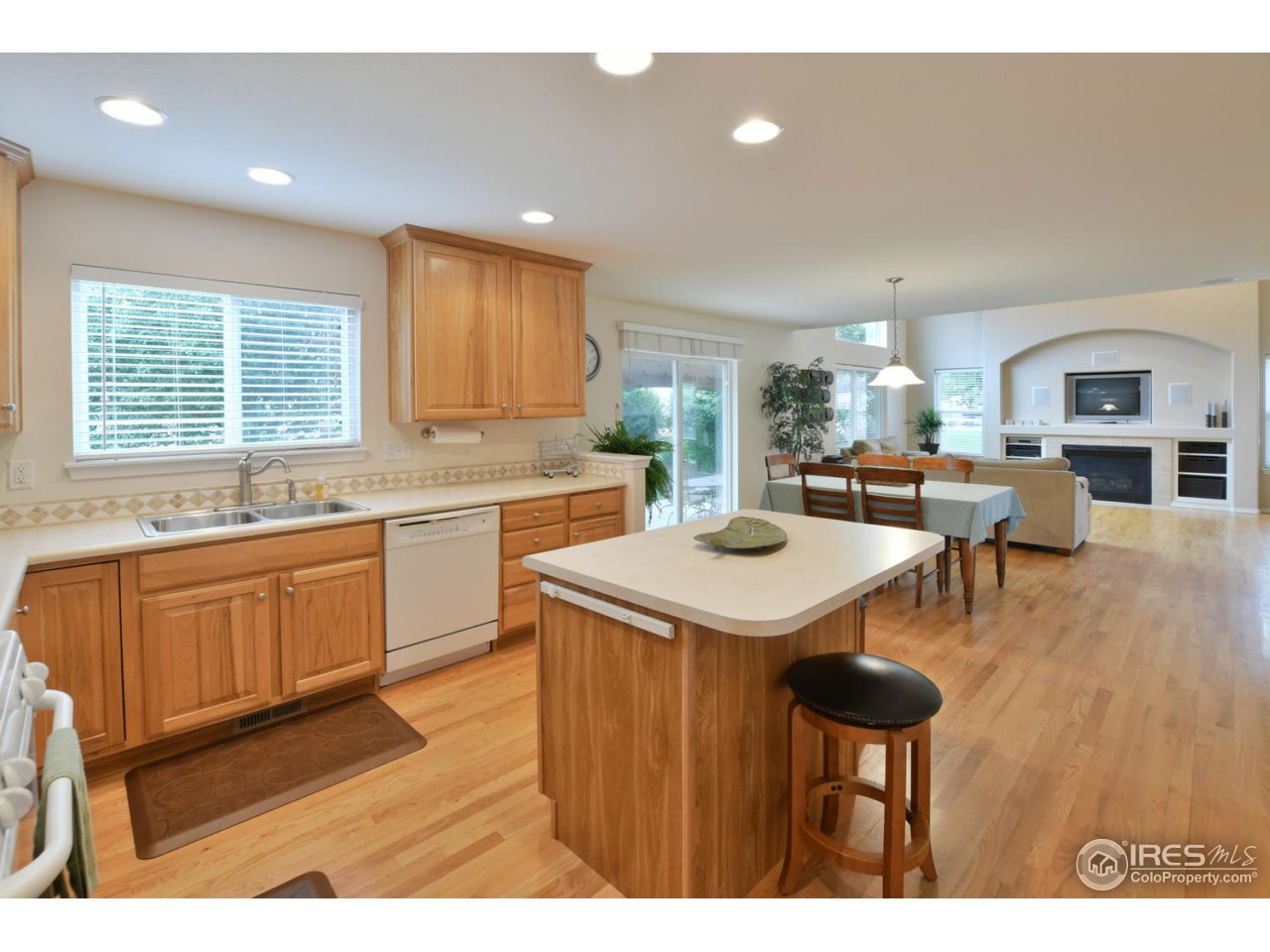 2203 Westchase Road Fort Collins, CO 80528 - Photo 12 of 36 Island and Breakfast Bar