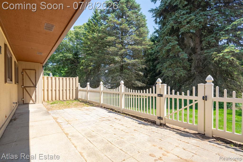 2255 North Milford Road Highland, MI 48357 - Photo 4 of 26