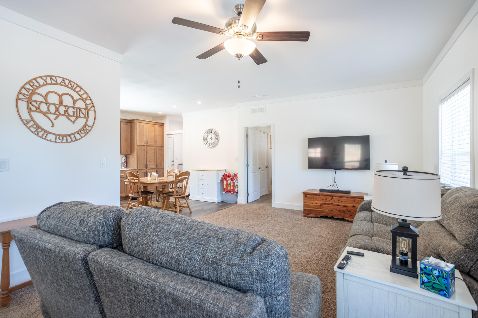 13582 Echo Hill Road Redding, CA 96003 - Photo 23 of 40 Living Room