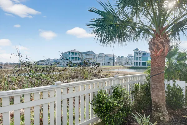 $8,000 | 3815 Seabreeze Lane, Galveston, TX 77554