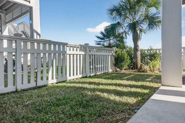 $8,000 | 3815 Seabreeze Lane, Galveston, TX 77554