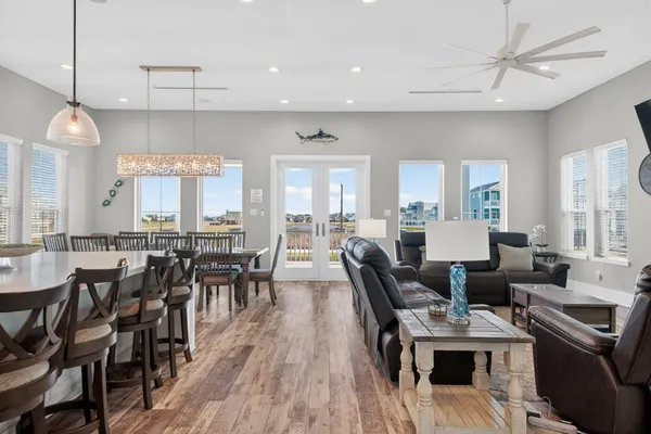 $8,000 | 3815 Seabreeze Lane, Galveston, TX 77554