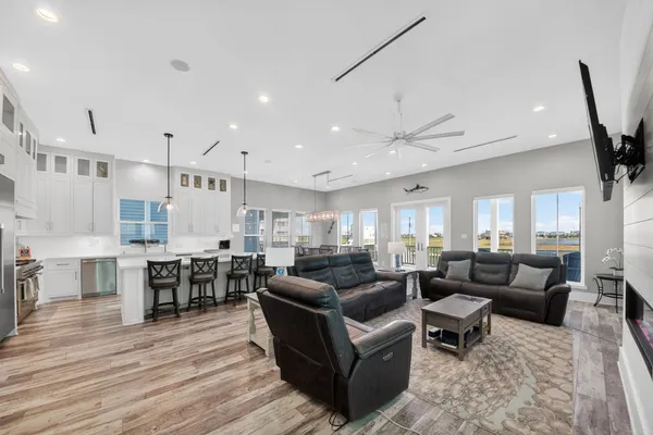 $8,000 | 3815 Seabreeze Lane, Galveston, TX 77554