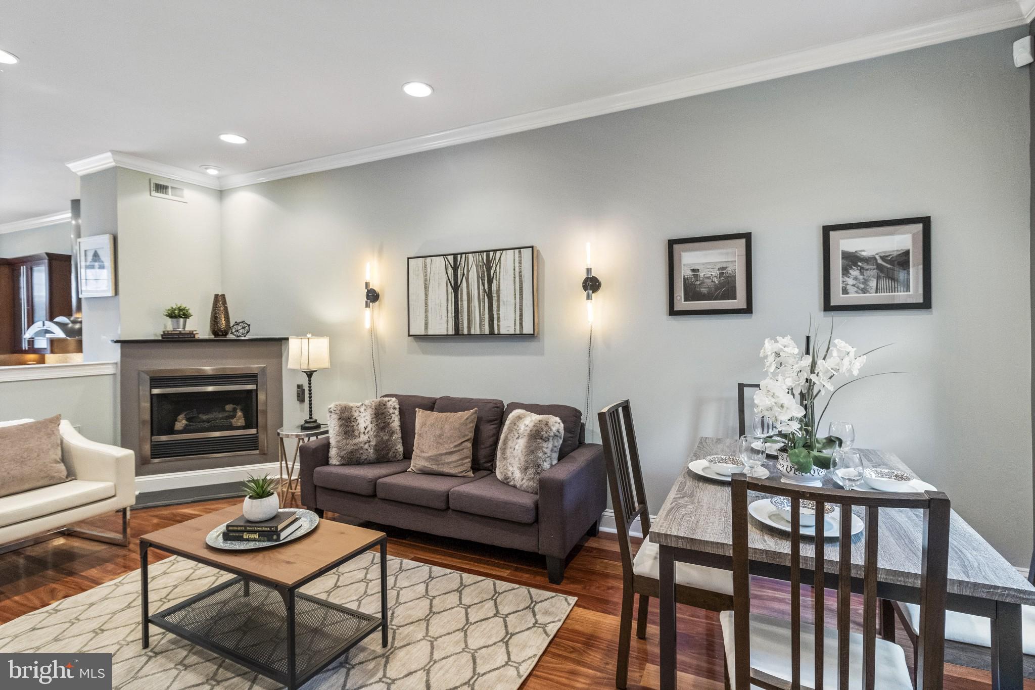 2350 Perot Street Philadelphia, PA 19130 - Photo 6 of 40 Living/ Dining room