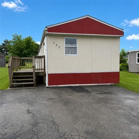 $29,900 | 143 Del Court East, Lockport Town, NY 14094