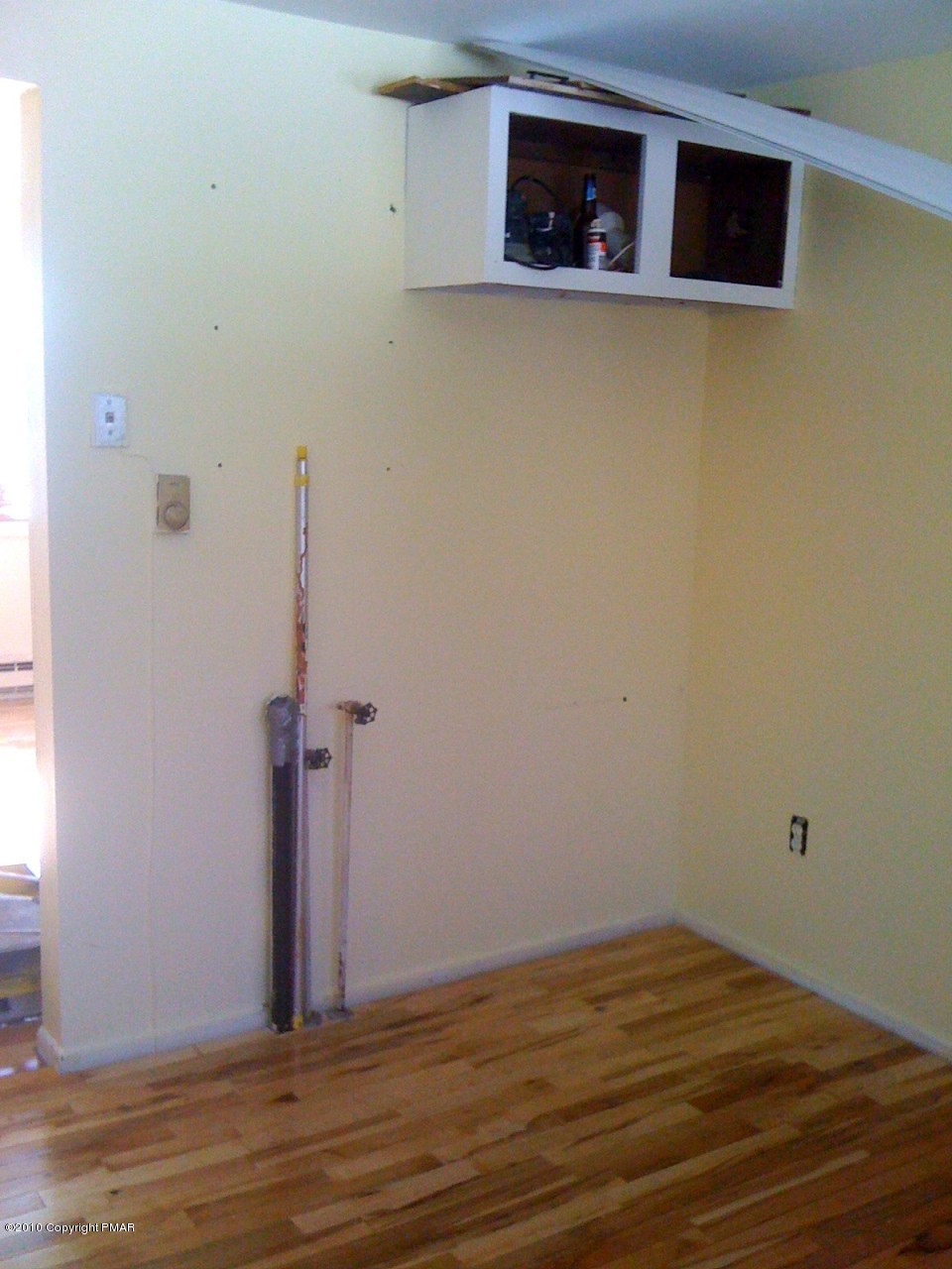 1406 Williams Road Effort, PA 18330 - Photo 4 of 7 a view of a livingroom with an empty space