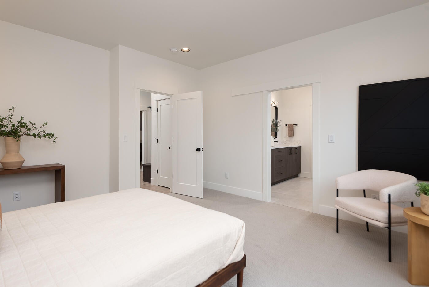20506 Murphy Road, Unit LOT 42 Bend, OR 97702 - Photo 20 of 33 Primary Suite on Main Level