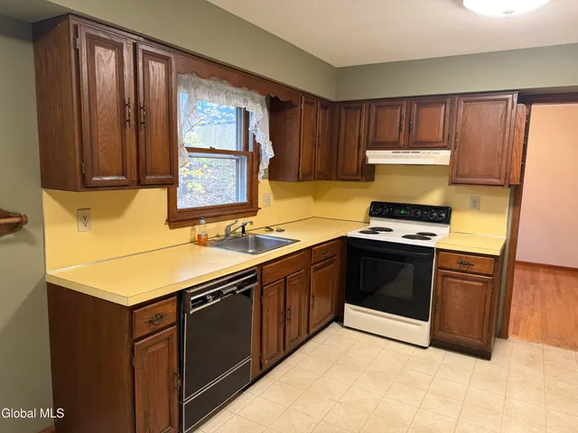 $399,900 | 4004 Lynnwood Court, Guilderland, NY 12303