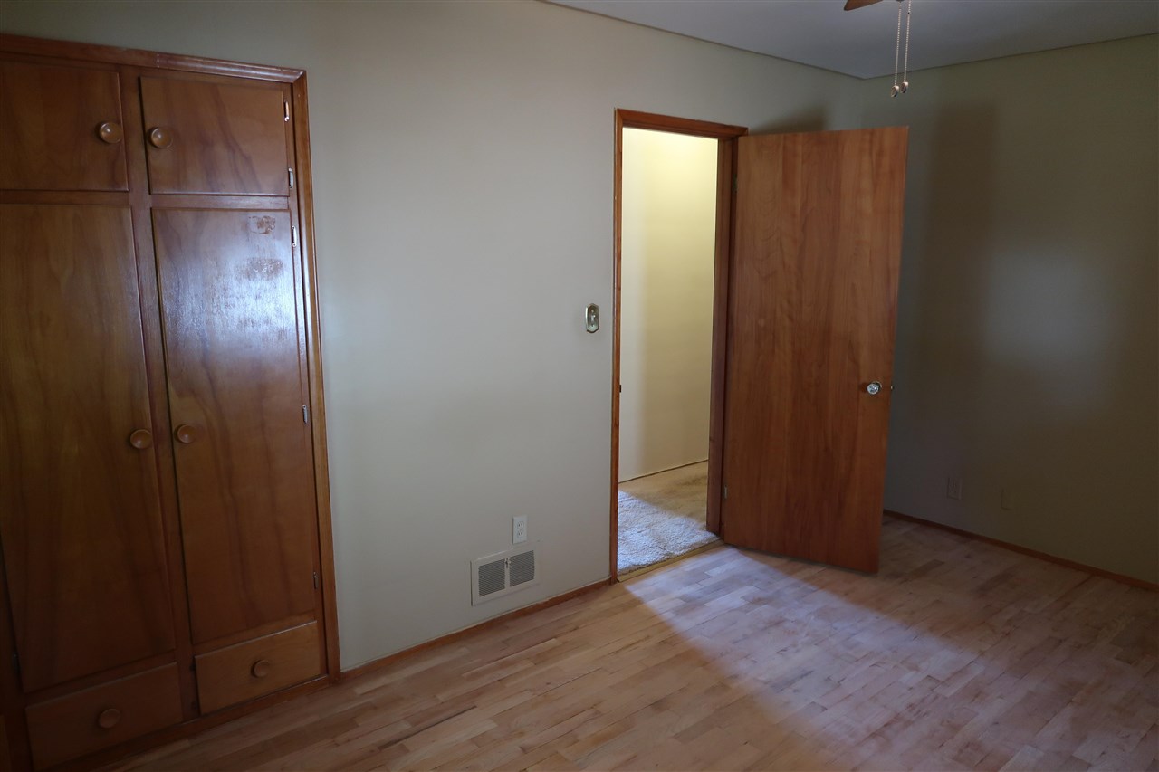2765 Raskob Street Flint, MI 48504 - Photo 8 of 37 50082894-7.JPG