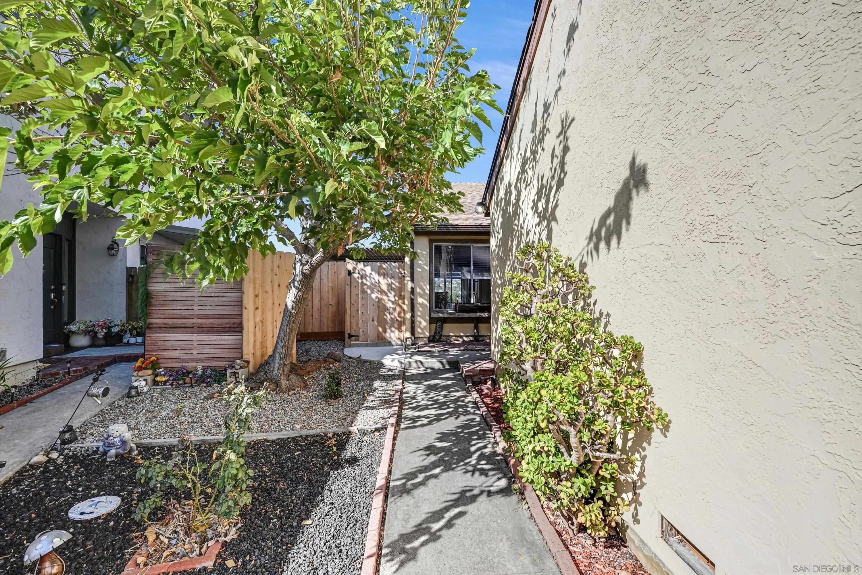 8858 Capcano Road San Diego, CA 92126 - Photo 5 of 34 Gallery Image 5