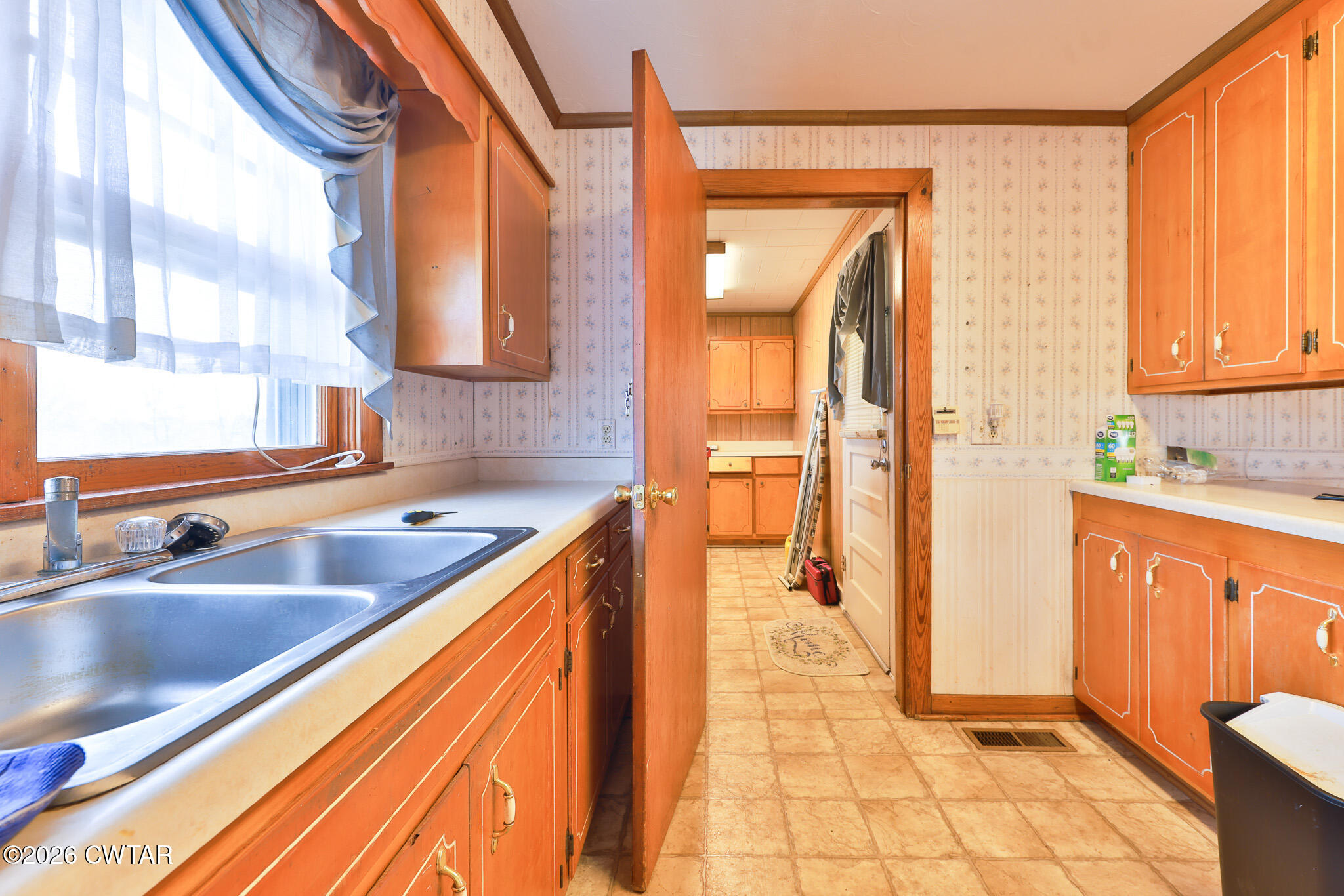 32 New Hope Road Dyer, TN 38330 - Photo 22 of 28 a bathroom with a sink a mirror and a shower
