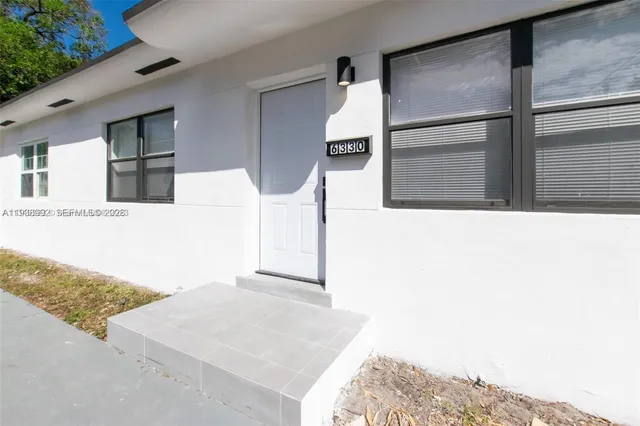 a black and white photo of a living room