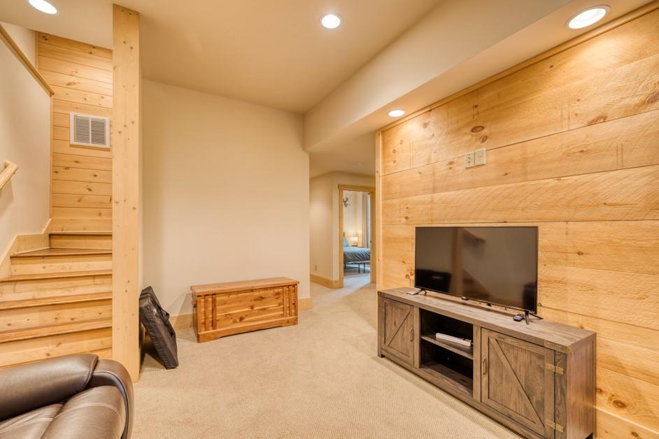 111 Watkins Farm Road Blue Ridge, GA 30513 - Photo 17 of 23 a view of kitchen and microwave