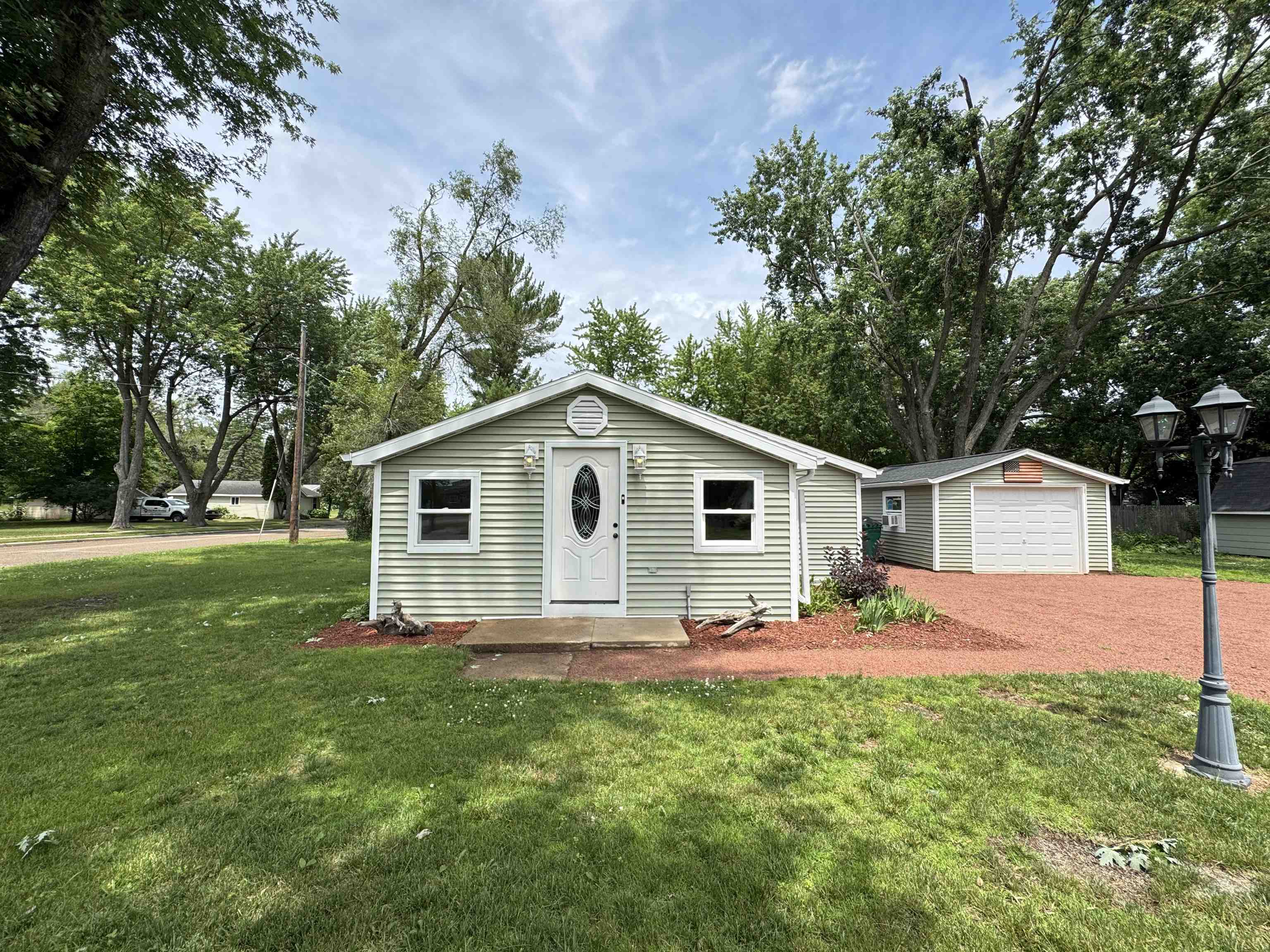 803 Demarest Avenue Waupaca, WI 54981 - Photo 15 of 16