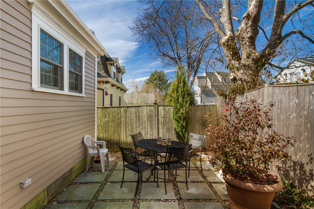 28 Extension Street Newport, RI 02840 - Photo 9 of 34
