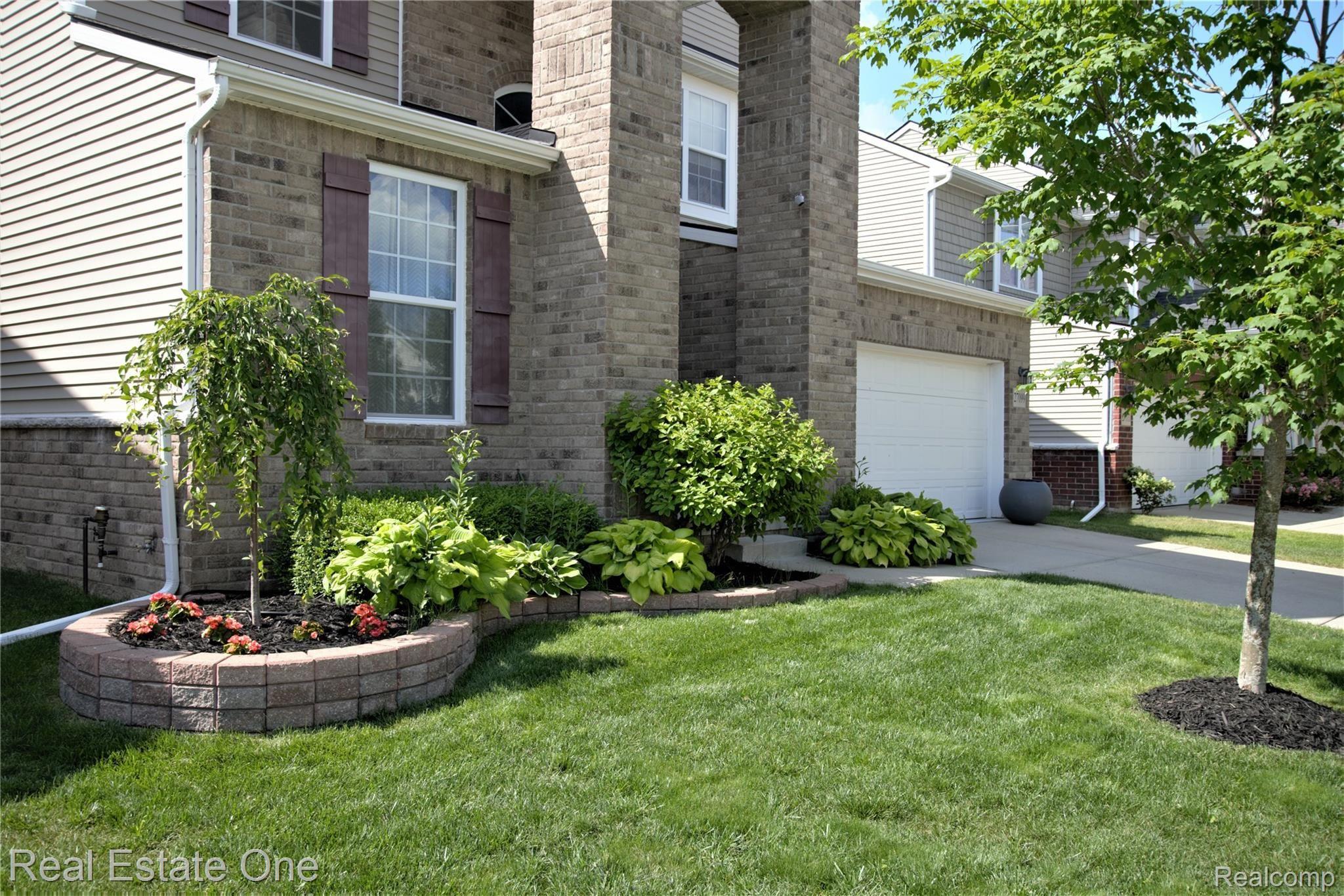 27099 Victoria Road Novi, MI 48374 - Photo 3 of 43 4-Frontside.jpg