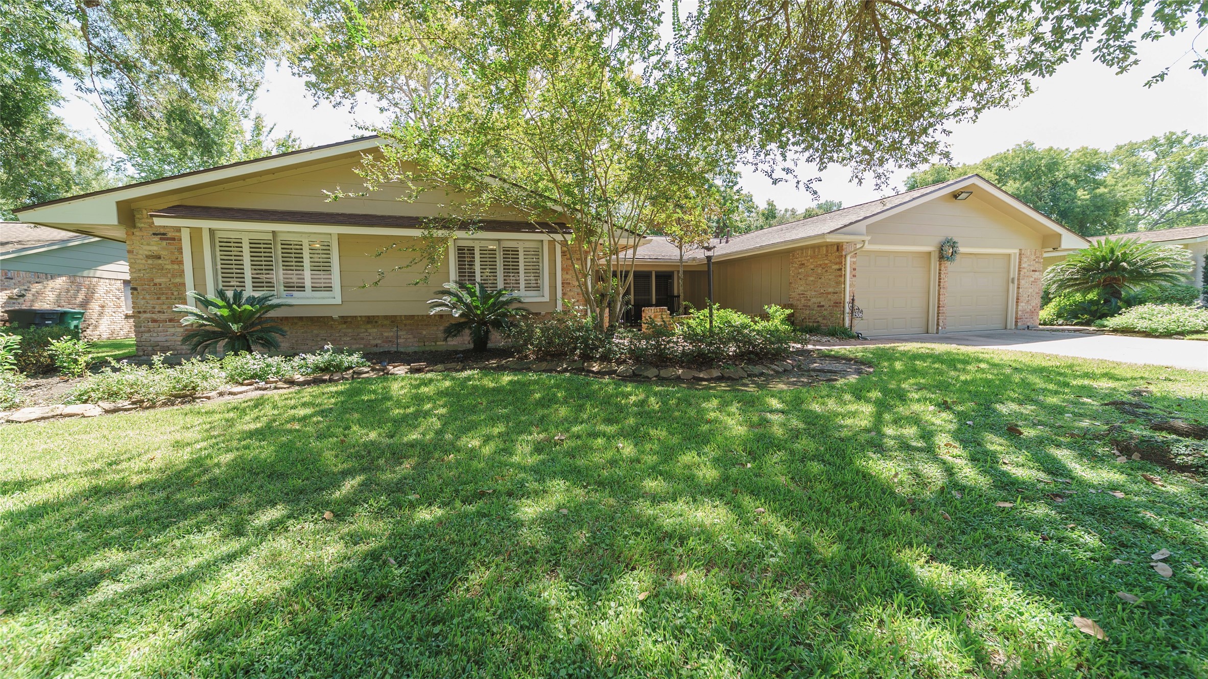 1506 Wavecrest Lane Houston, TX 77062 - Photo 2 of 28