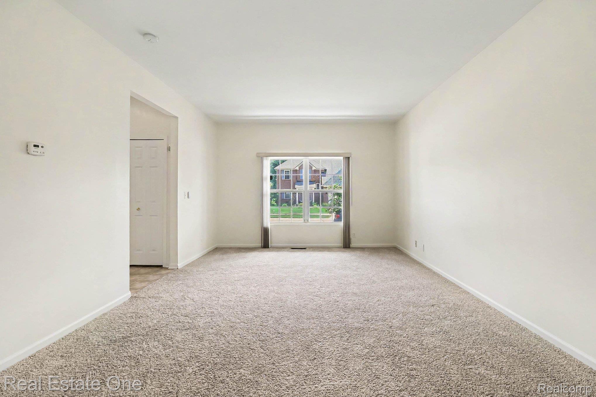 2106 Cattail Circle Rochester, MI 48309 - Photo 17 of 33 017_file_8828.jpg