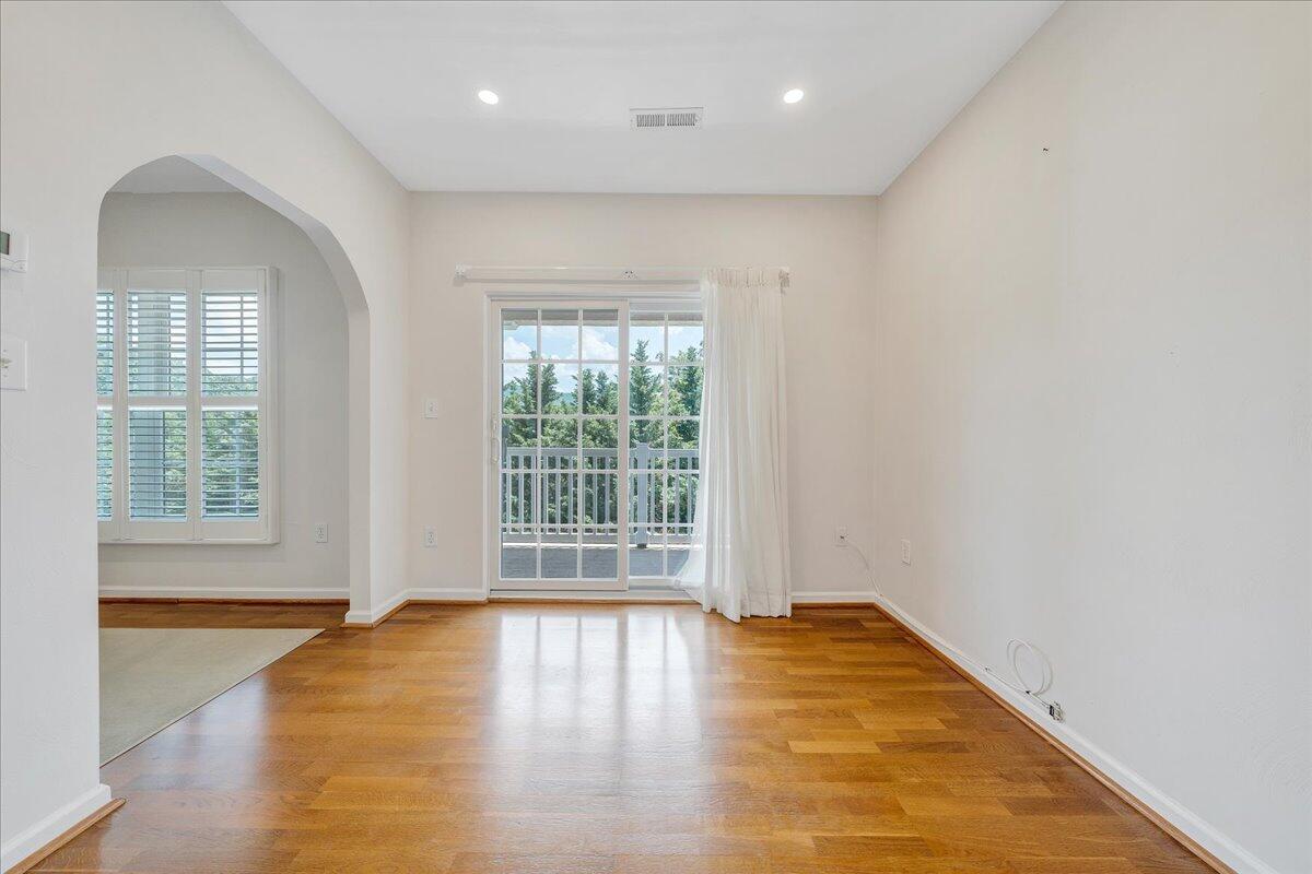 4448 Pheasant Ridge Road, Unit 404 Roanoke, VA 24014 - Photo 17 of 70 17-MIB01375