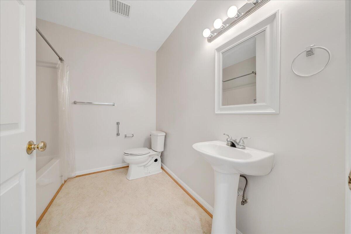 4448 Pheasant Ridge Road, Unit 404 Roanoke, VA 24014 - Photo 27 of 70 27-MIB01345