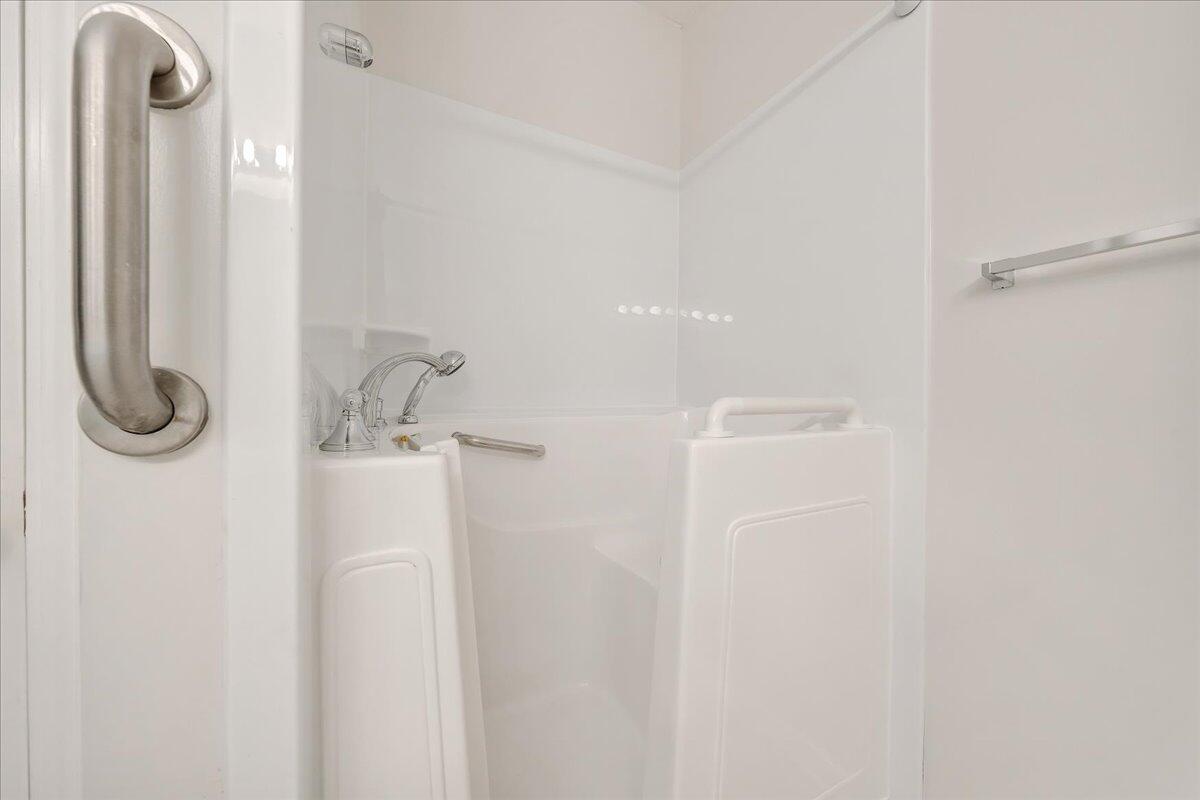 4448 Pheasant Ridge Road, Unit 404 Roanoke, VA 24014 - Photo 35 of 70 35-MIB01369