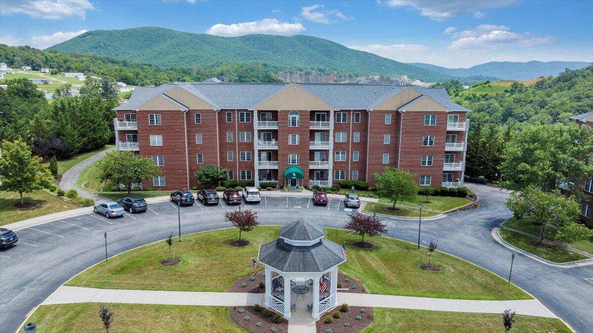 4448 Pheasant Ridge Road, Unit 404 Roanoke, VA 24014 - Photo 45 of 70 45-DJI_20250707194802_0003_D