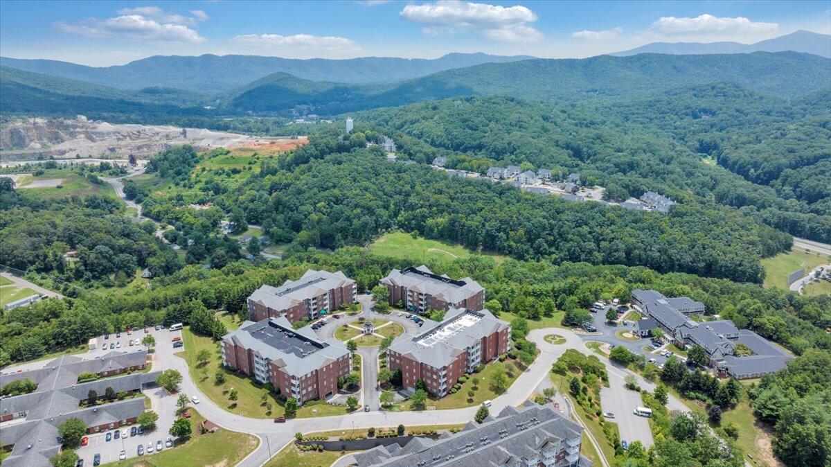 4448 Pheasant Ridge Road, Unit 404 Roanoke, VA 24014 - Photo 53 of 70 53-DJI_20250707195212_0013_D