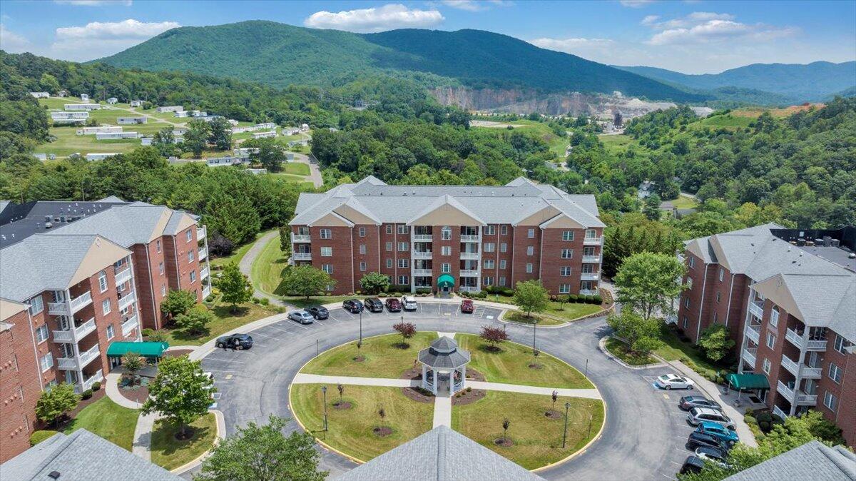 4448 Pheasant Ridge Road, Unit 404 Roanoke, VA 24014 - Photo 60 of 70 60-DJI_20250707195516_0020_D