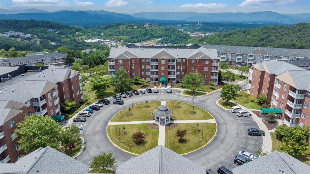 4448 Pheasant Ridge Road, Unit 404 Roanoke, VA 24014 - Photo 63 of 70 63-DJI_20250707195645_0023_D