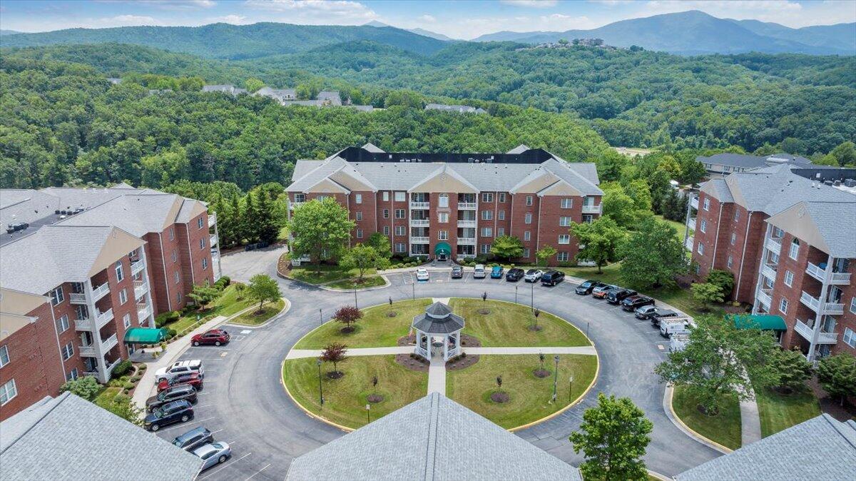 4448 Pheasant Ridge Road, Unit 404 Roanoke, VA 24014 - Photo 64 of 70 64-DJI_20250707195718_0024_D