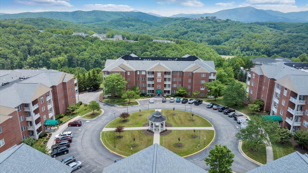 4448 Pheasant Ridge Road, Unit 404 Roanoke, VA 24014 - Photo 65 of 70 65-DJI_20250707195723_0025_D