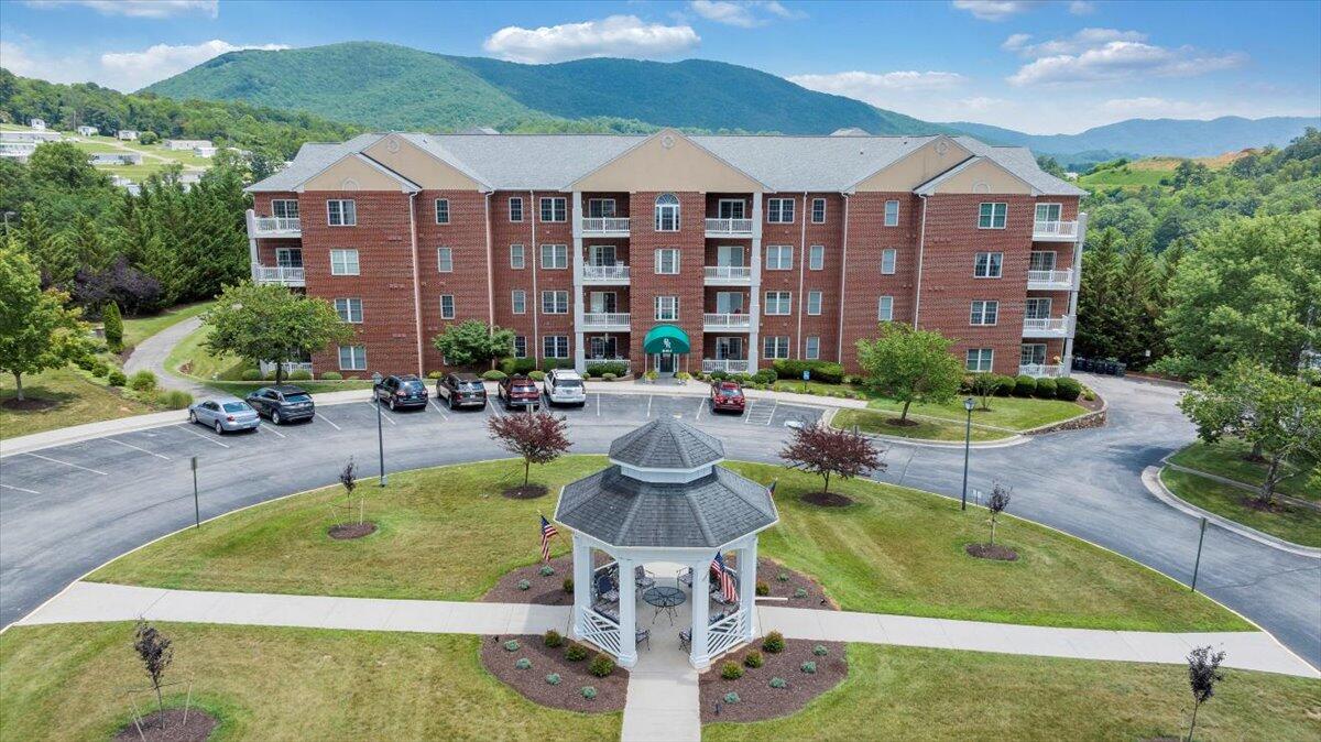 4448 Pheasant Ridge Road, Unit 404 Roanoke, VA 24014 - Photo 66 of 70 66-DJI_20250707195748_0026_D
