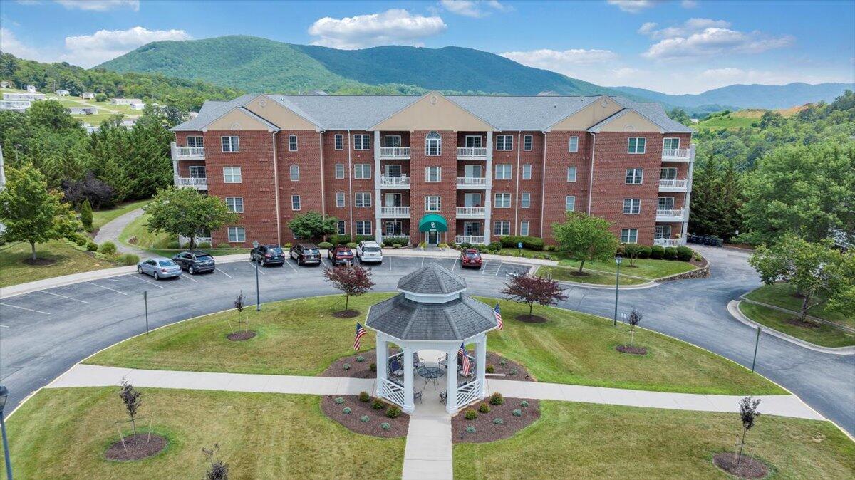 4448 Pheasant Ridge Road, Unit 404 Roanoke, VA 24014 - Photo 67 of 70 67-DJI_20250707195754_0027_D