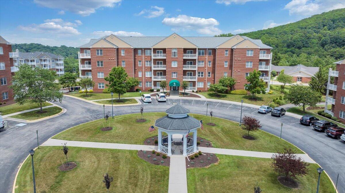 4448 Pheasant Ridge Road, Unit 404 Roanoke, VA 24014 - Photo 68 of 70 68-DJI_20250707195820_0028_D
