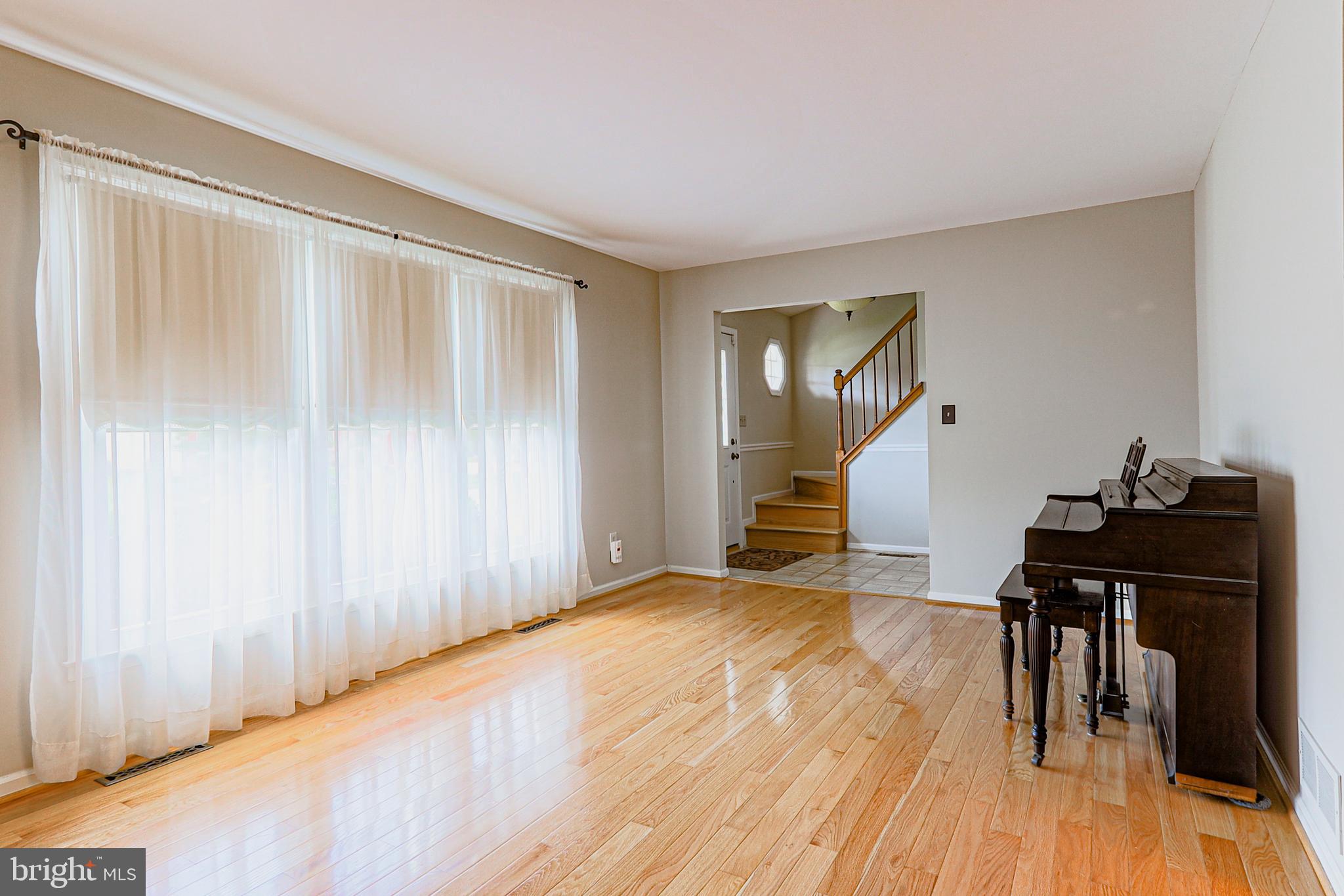 138 Woodland Road Newark, DE 19702 - Photo 14 of 29 Living Room