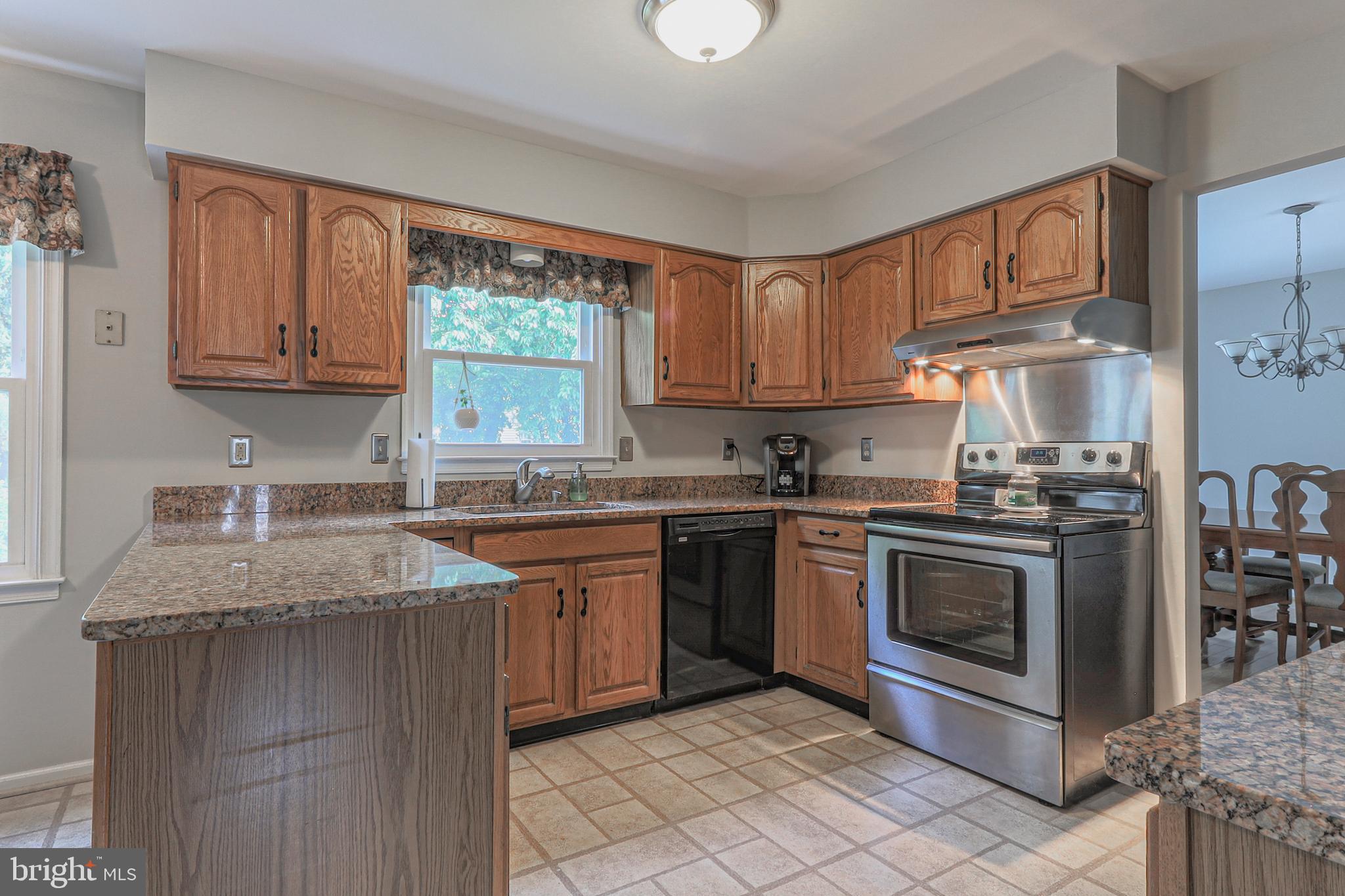 138 Woodland Road Newark, DE 19702 - Photo 4 of 29 Kitxhe with granite counter tops