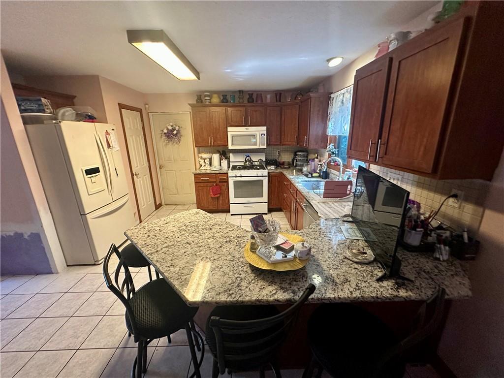 513 Sandra Lane Cheswick, PA 15024 - Photo 20 of 48 a kitchen with a table and chairs in it