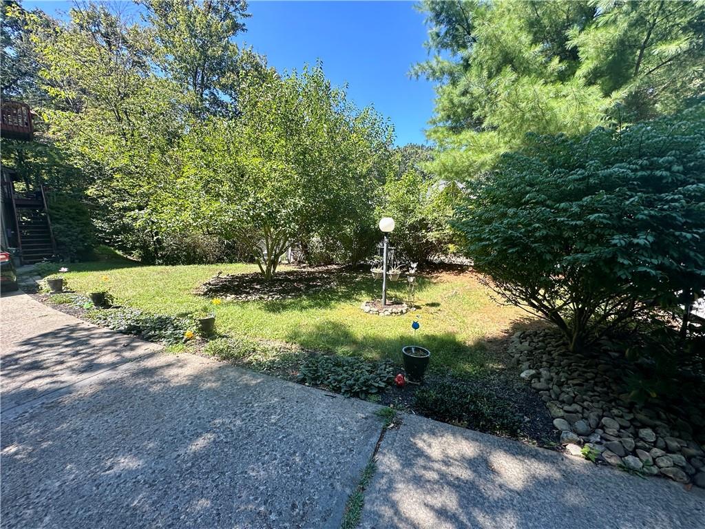 513 Sandra Lane Cheswick, PA 15024 - Photo 6 of 48 a view of swimming pool with a yard