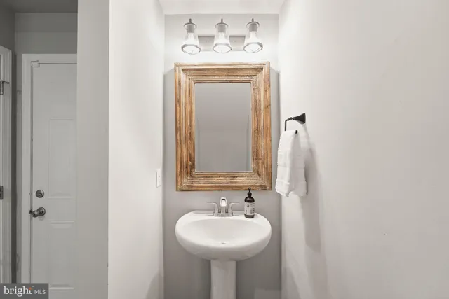 $2,700 | 43846 Artsmith Terrace, Ashburn, VA 20147