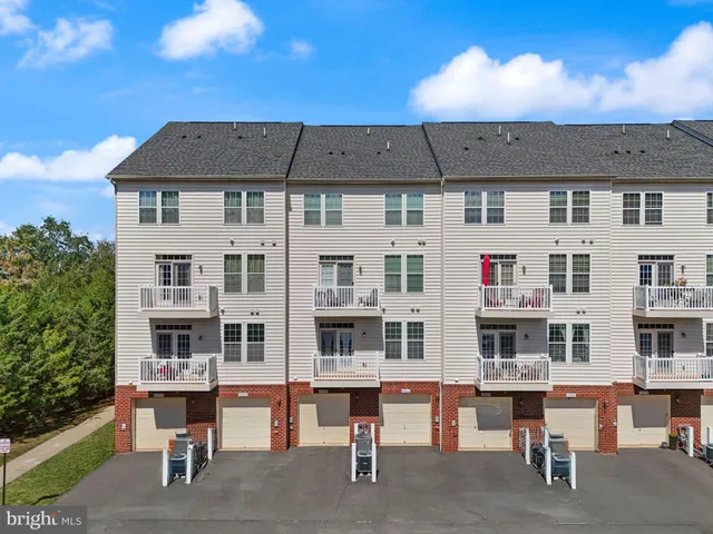 $2,700 | 43846 Artsmith Terrace, Ashburn, VA 20147