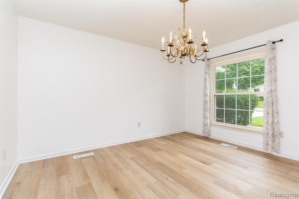 7066 Valleybrook Road West Bloomfield, MI 48322 - Photo 8 of 42