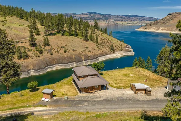 $800,000 | 28605 East Moonshine Bay Lane, Creston, WA 99117